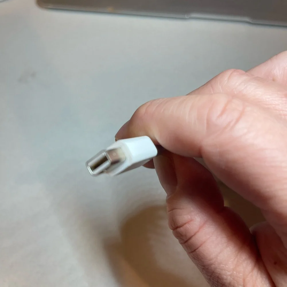 Genuine Apple Macbook Pro mini Display Port to VGA Adapter USED